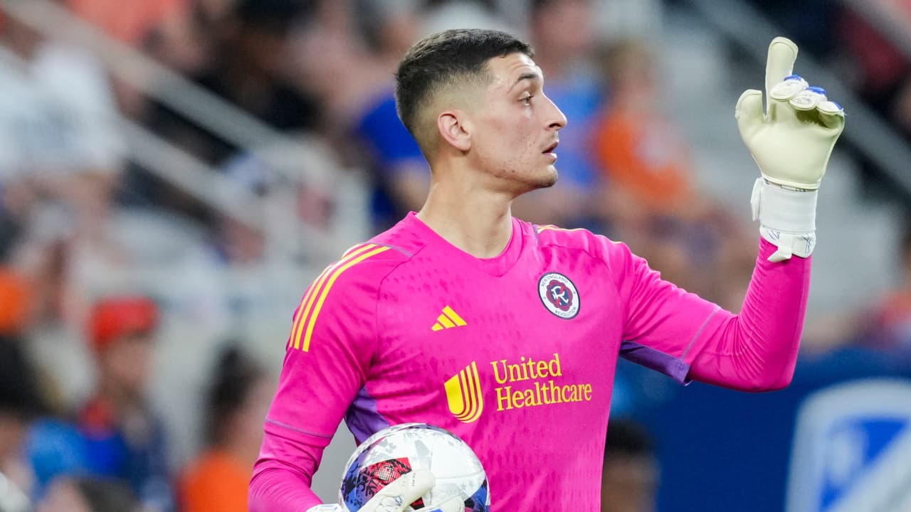 New England transfiere a su arquero al Chelsea por cifra récord