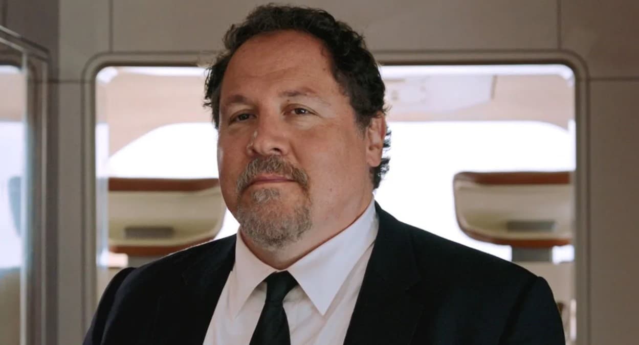 John Favreau es Happy.