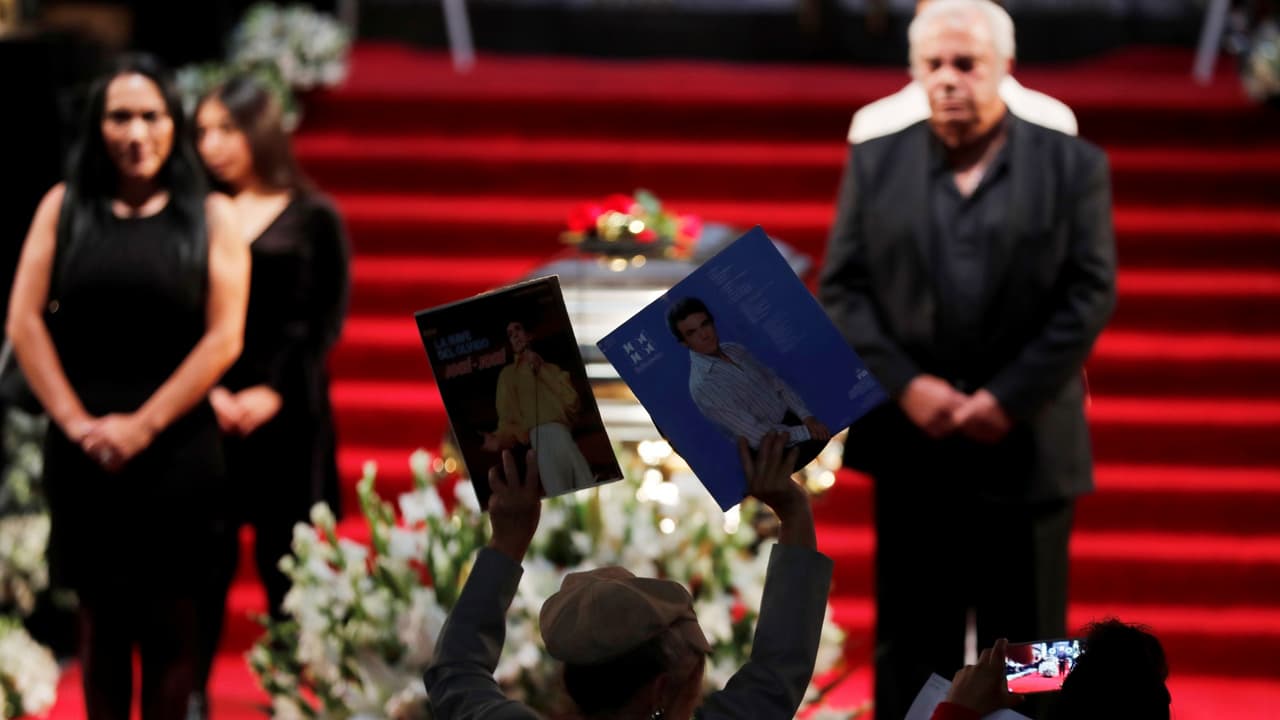 "Sí se pudo": mexicanos despidieron a José José en el Palacio de Bellas Artes