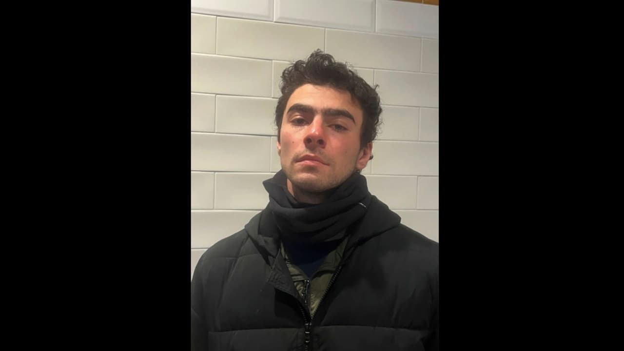 Fiscalía de Nueva York acusa formalmente a Luigi Mangione por el asesinato del CEO de UnitedHealthcare como "acto de terrorismo"