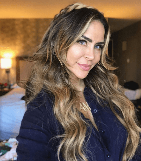 Al ser cuestionada por una de sus compañeras de dicha emisión respecto al motivo que desembocó en diferencias con Laura Zapata, Aylín respondió: "¡Porque ella quería ser Celia! Es súper conflictiva...".