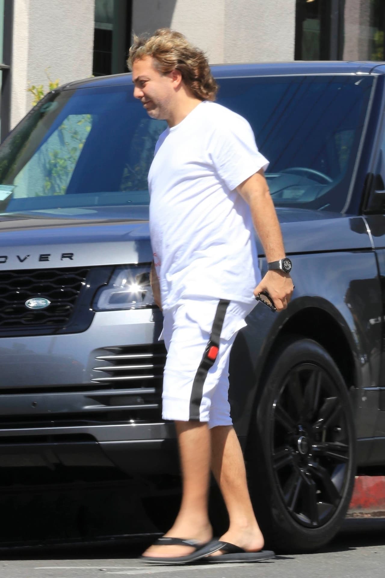 Desde hace varios meses, el 'Gallito Feliz' usa la cabellera rubia y dejó atrás los colores de fantasía como el azul y el verde.