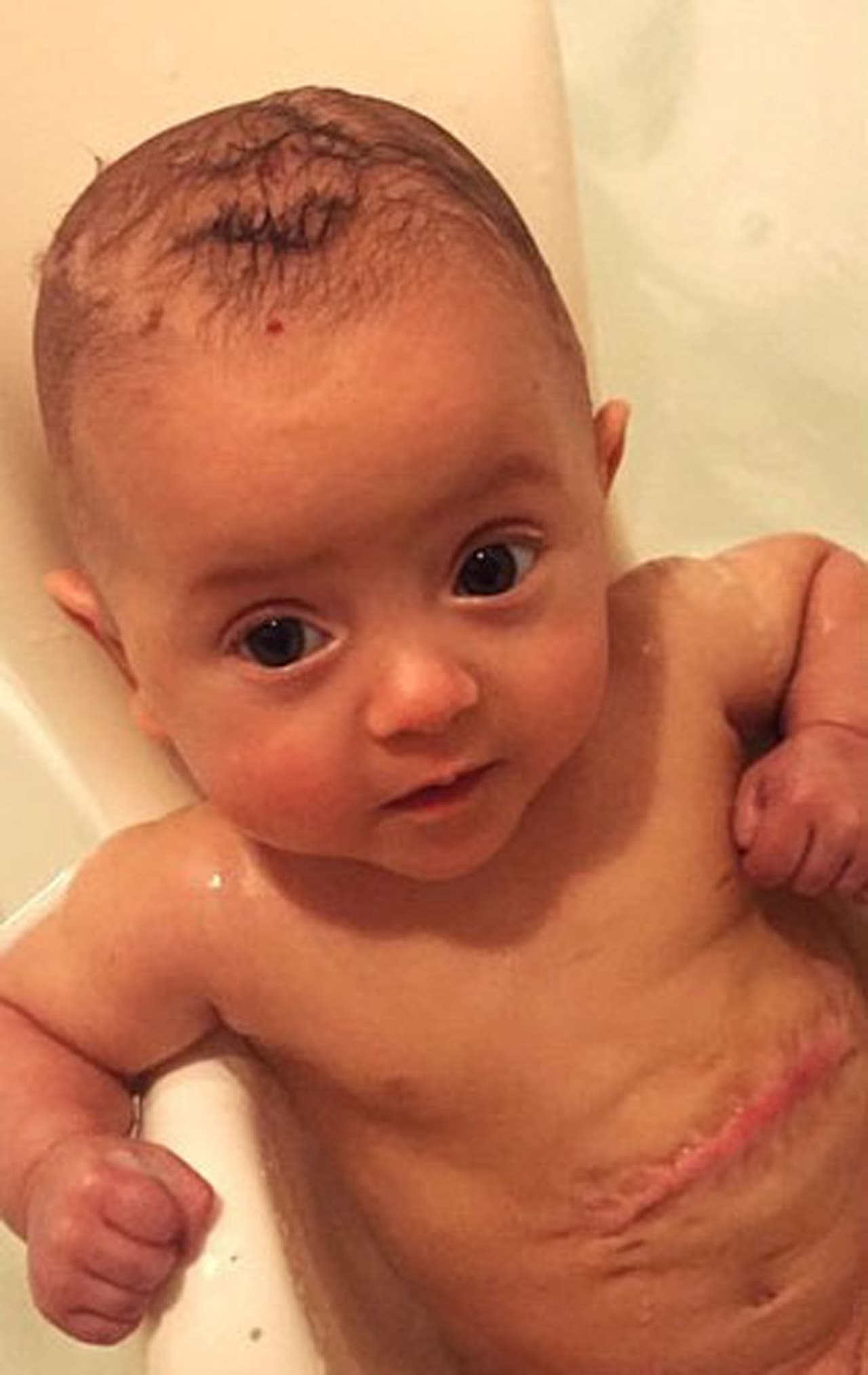 Comenzó a leerle el libro de ‘Mr. Tickle’ y entonces algo fantástico pasó: la voz de su mamá se convirtió en magia.