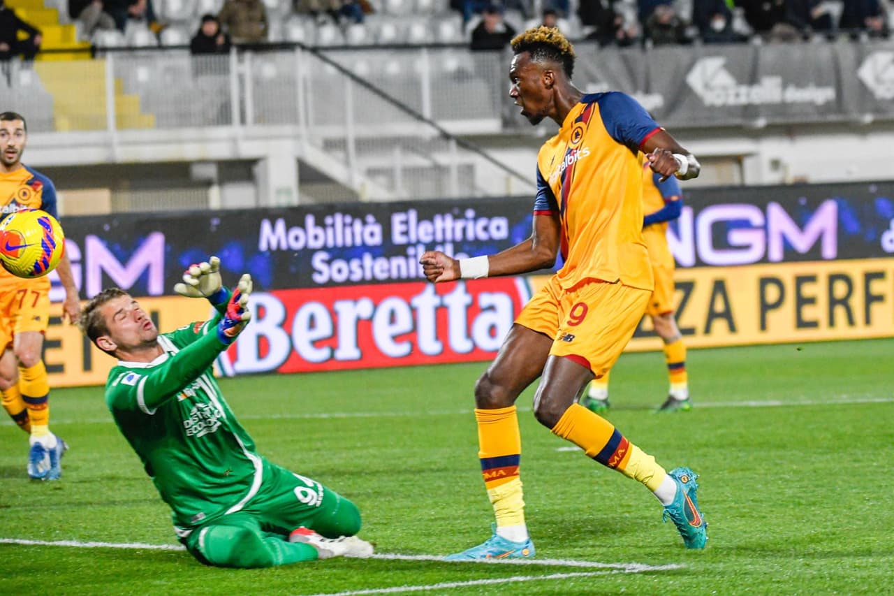 La Roma saca triunfo sobre Spezia ya en minutos agregados durante la fecha 27 en la Serie A. Tammy Abraham (90+9+) se encargó de cobrar un penalti para darle la victoria a 'la Loba'.