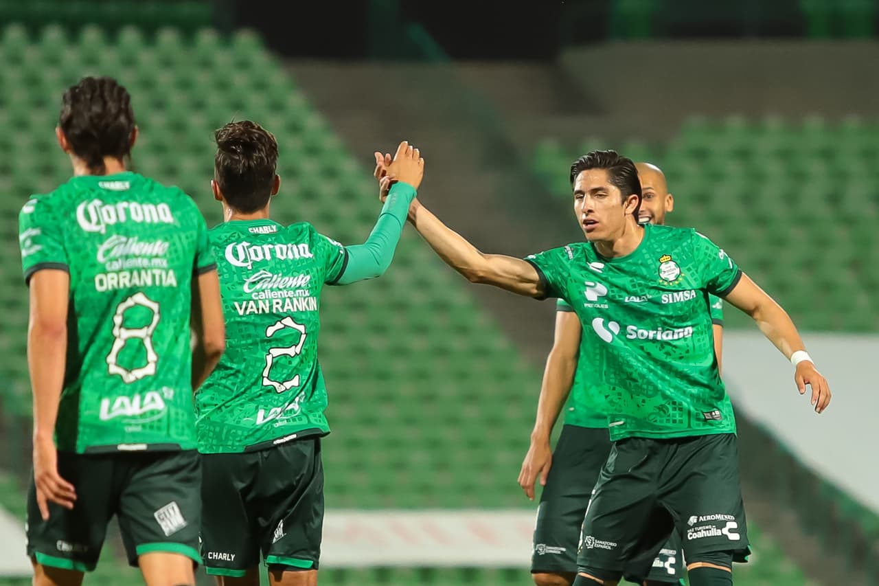 Con goles de Fernando Gorriarán, Josecarlos van Rankin y doblete de Hugo Rodríguez, Los Guerreros aplasstan a Mazatlán en casa.