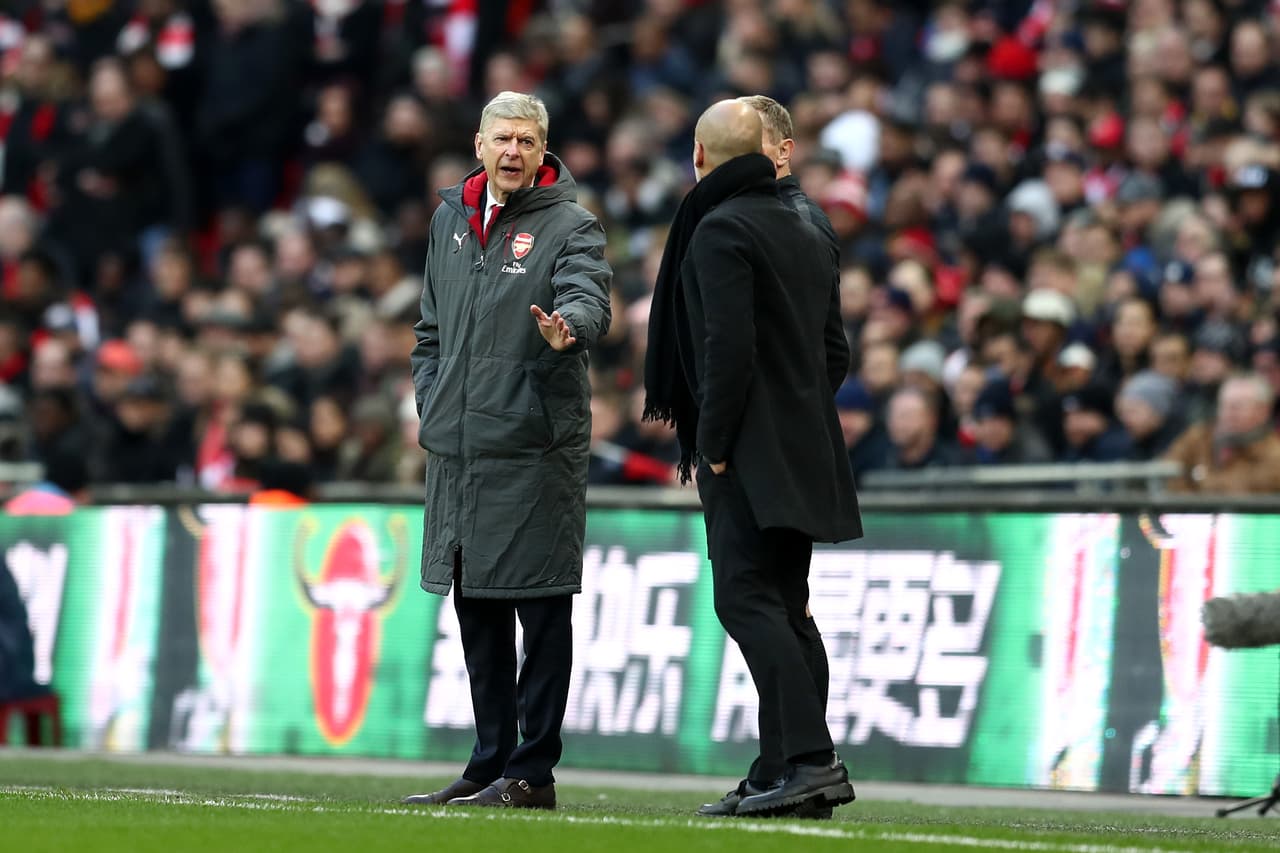 La discusión que tuvo Pep Guardiola con el técnico del Arsenal, Arsene Wenger, es un ejemplo de que, a pesar de que parece el español parece apasible, ha tenido algunas rabietas fuera de lugar