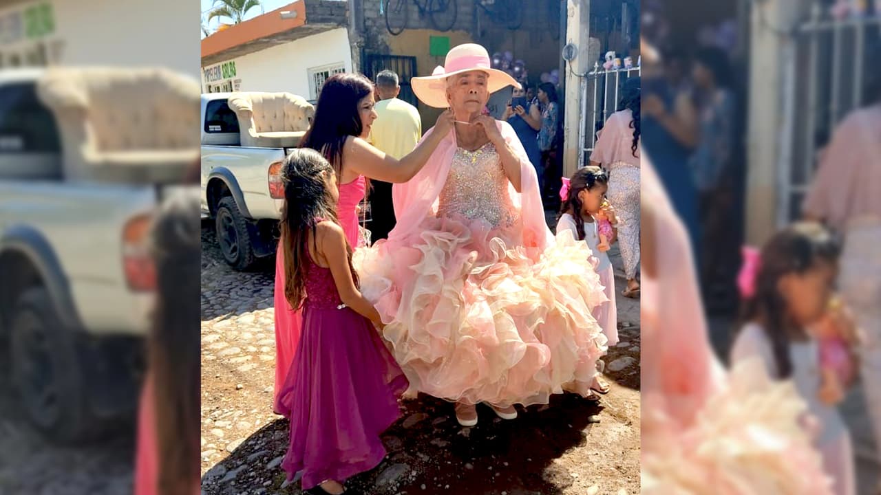 La abuelita Marcos, como le dicen sus nietos, nació en 1937 en Nayarit, México. A corta edad perdió a su madre y a los 15 años ya se había casado con el abuelo Salvador.