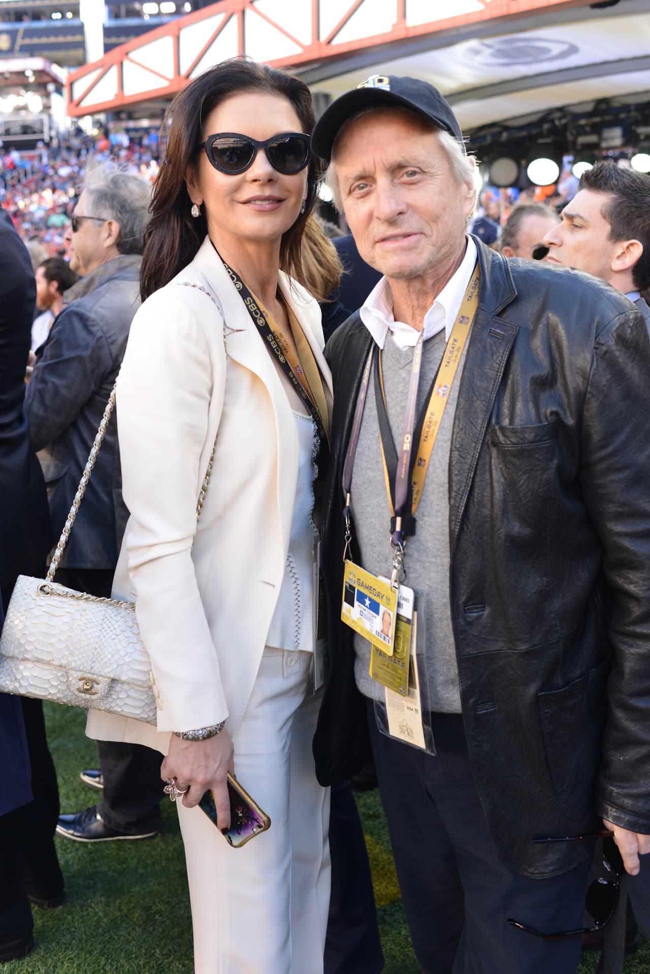 En el estadio también estuvieron Michael Douglas y Catherine Zeta-Jones.