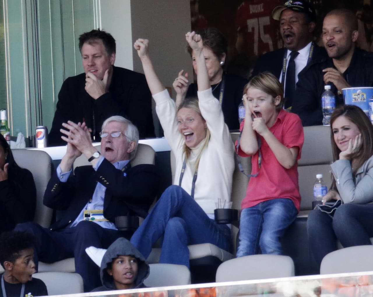 Al parecer la rubia es la fan número uno de su ex esposo.