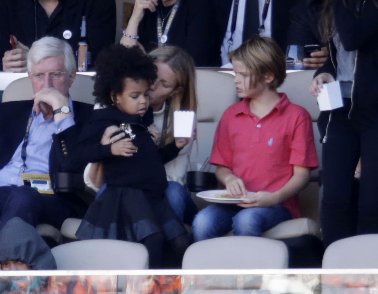 La que también estuvo muy al pendiente del show fue la pequeña Blue Ivy, hija de Beyoncé.