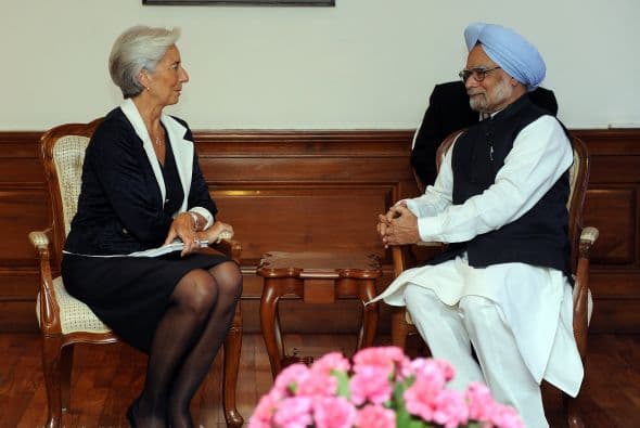 Varias naciones se han mostrado en contra de la regla tácita vigente desde la Segunda Guerra Mundial que otorga la presidencia del FMI a un europeo, y la del Banco Mundial a un estadounidense.