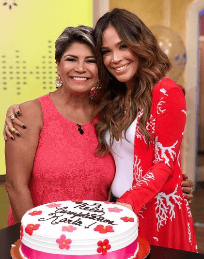 Karla Martínez: "Gracias mami por darme la vida hace 42 años!!! Gracias por ser mi mejor ejemplo!!! Te amo con todo mi corazón!!".
