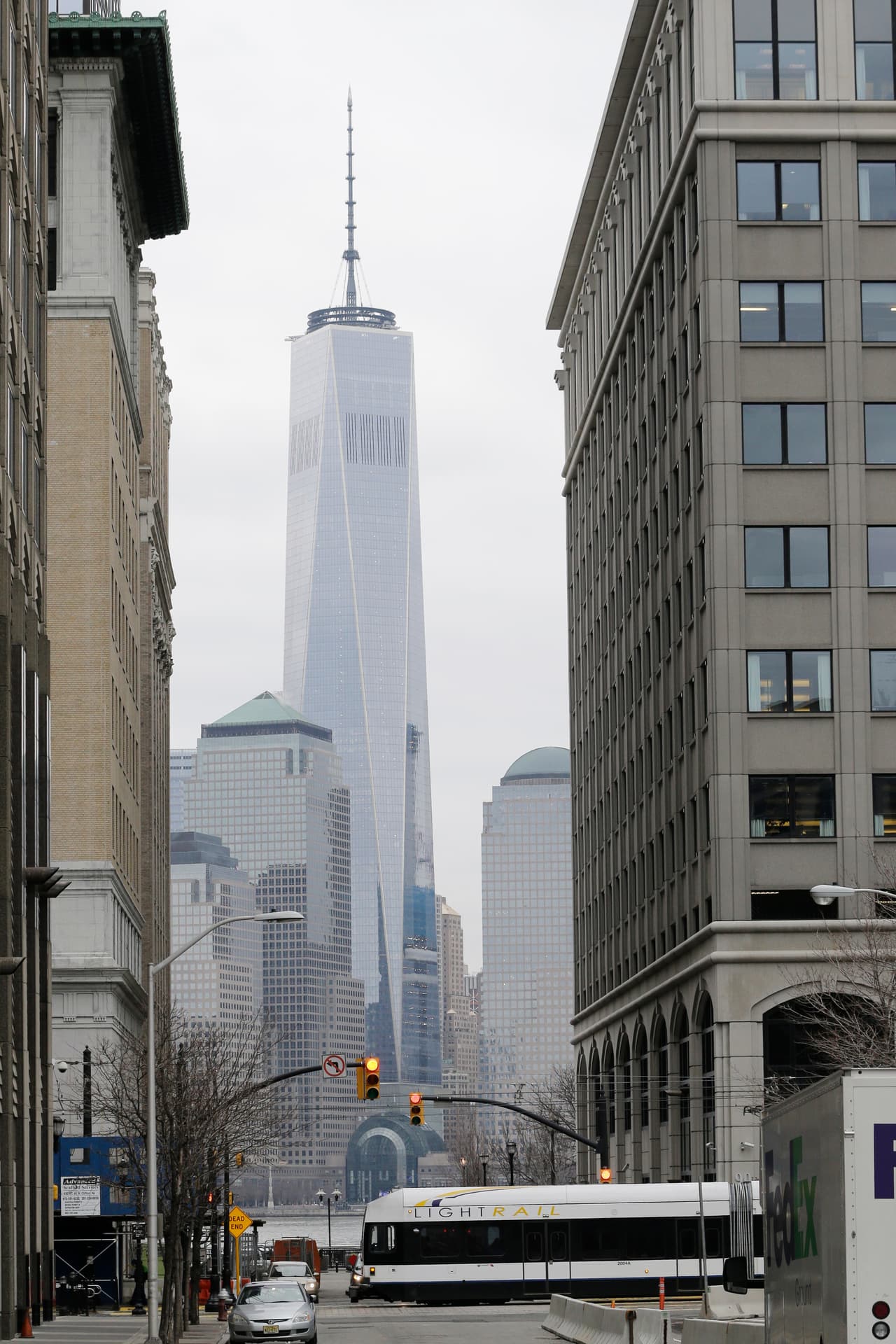 A pesar de su pequeña extensión territorial, el Estado de New Jersey tiene una población de 8,791.894 habitantes, siendo el undécimo estado más poblado y el de mayor densidad en los Estados Unidos.