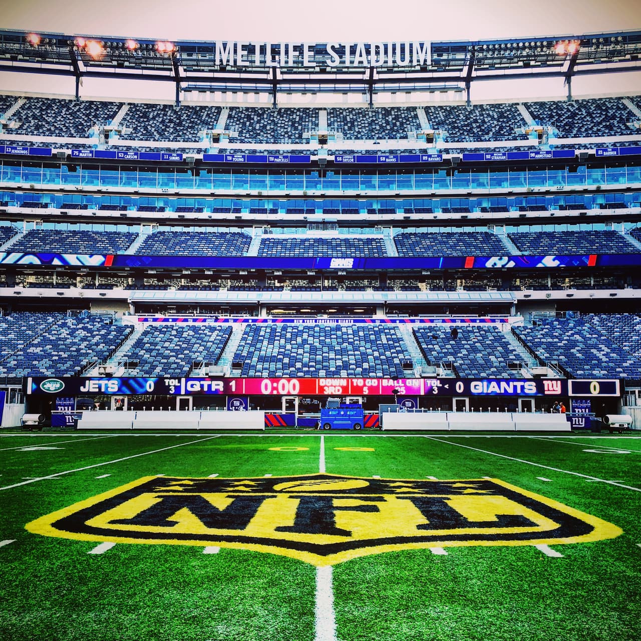 El MetLife Stadium esta en la ciudad de East Rutherford, Nueva Jersey, y es la sede de los equipos New York Jets y New York Giants (NFL).