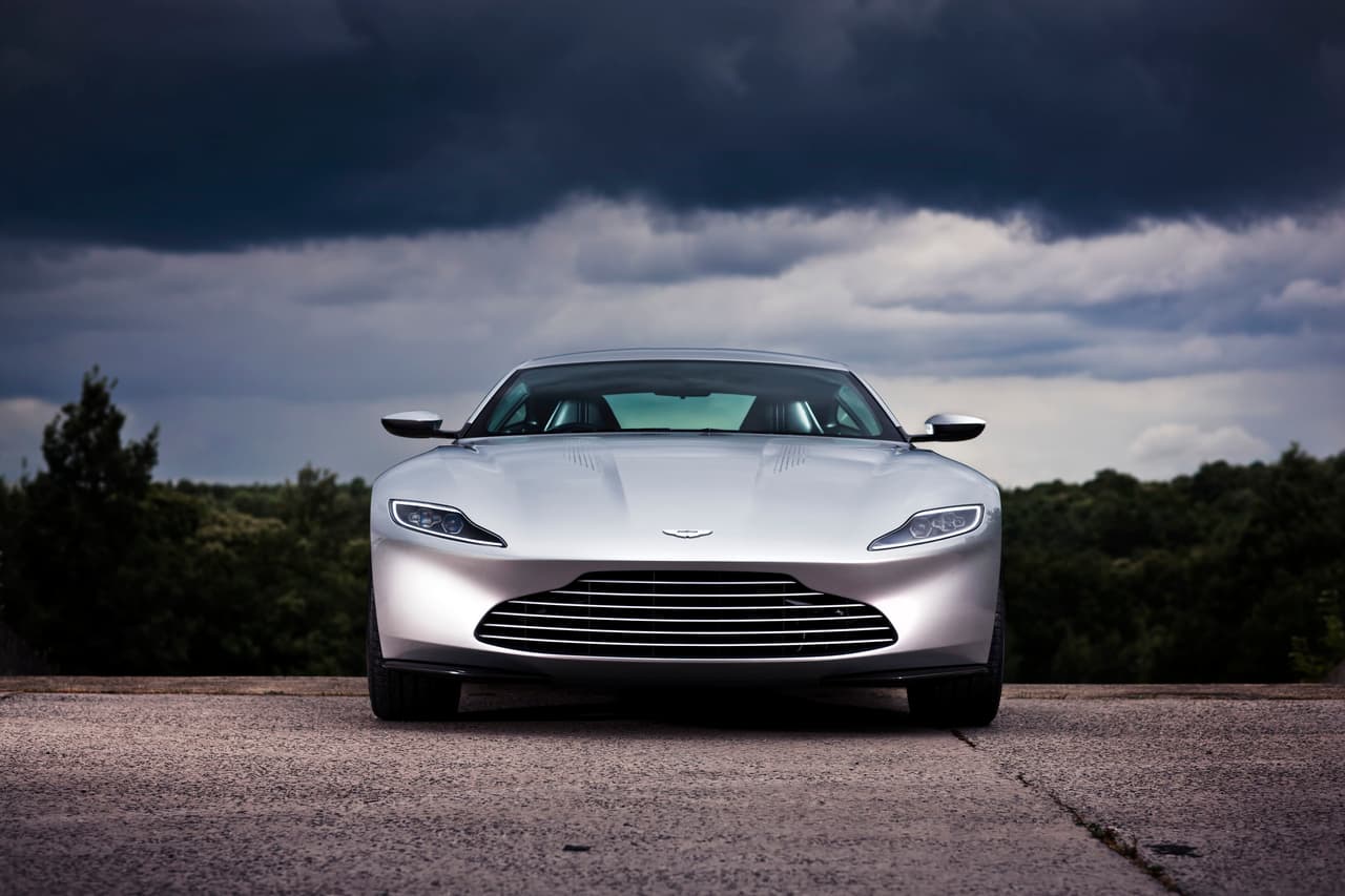 El Aston Martin DB10 de James Bond es subastado por $3,480,000