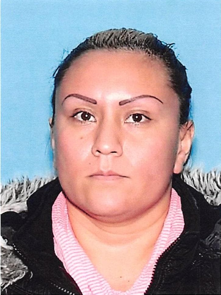 <h3 class="cms-H3-H3">Brenda Rodríguez</h3>
<br>
<br>Esta fugitiva está siendo acusada por 
<b><a href="https://www.dea.gov/fugitives/brenda-rodriguez" target="_blank">posesión con la intención de distribuir metanfetamina. </a></b>
<br>
<br>Rodríguez -de 36 años- tuvo su último domicilio en Santa Ana, California.