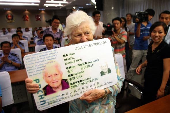 El servicio de inmigración estadounidense anunció el jueves que 1,042 millones de extranjeros obtuvieron la residencia legal durante el año fiscal 2010.