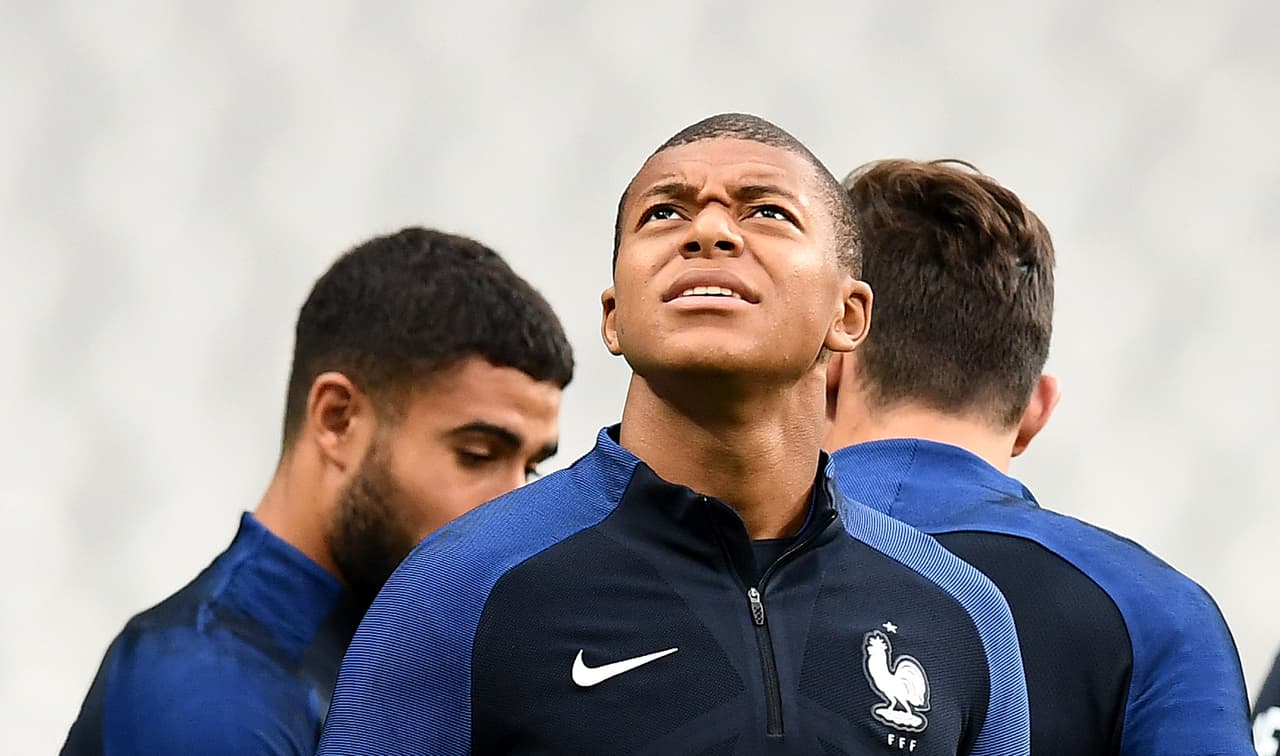 Kylian Mbappé del A.S. Mónaco al Paris Saint-Germain: 180 millones de euros.