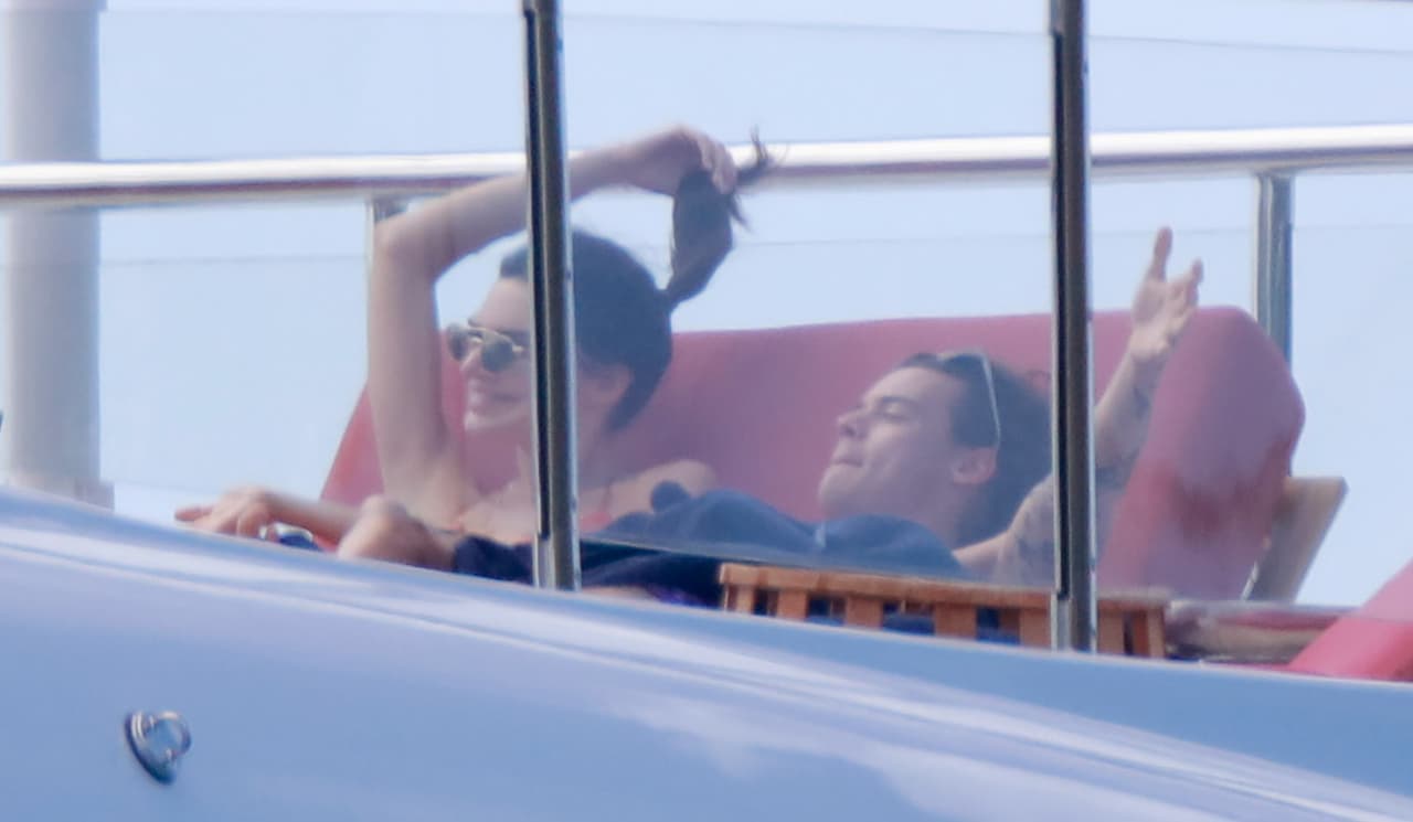 Ella sonreía mientras él parecía desbordar de emoción...