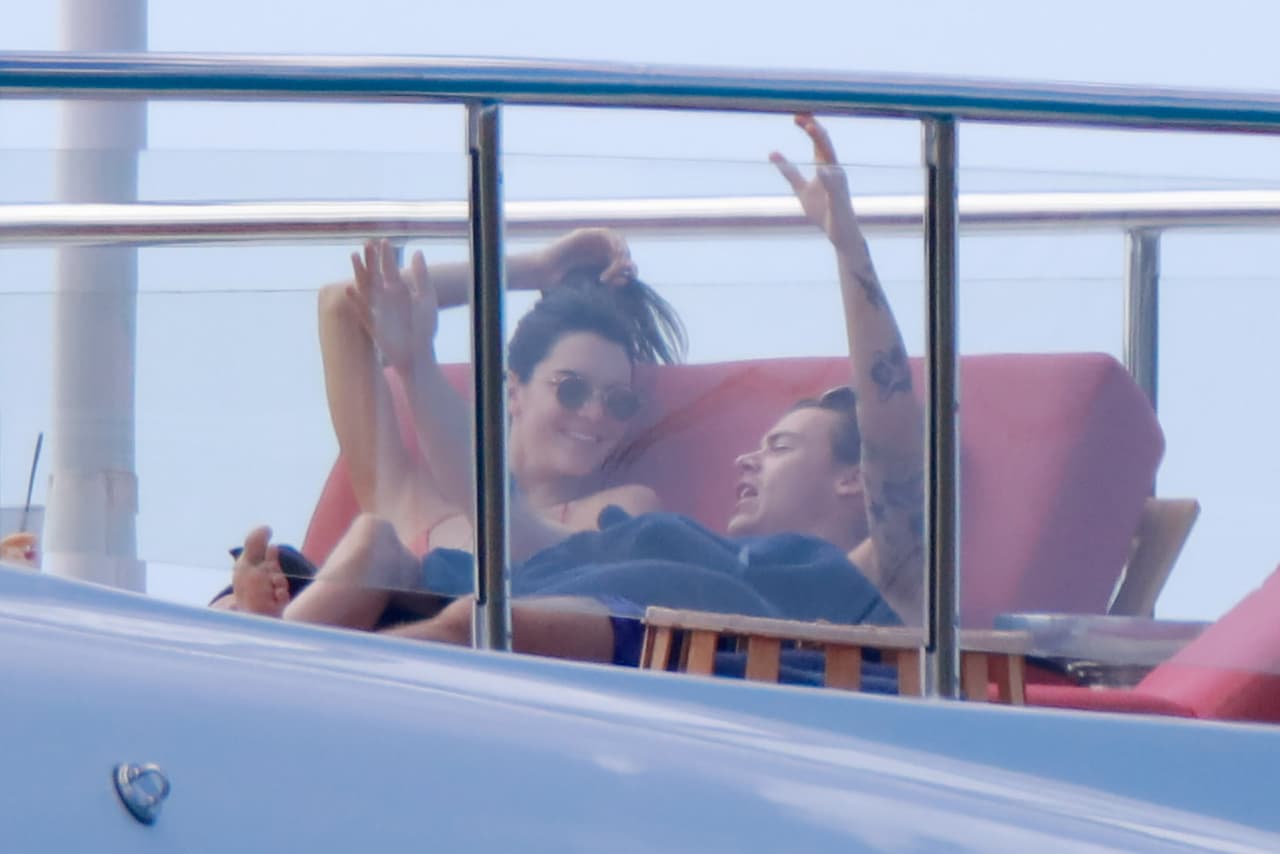 Kendall Jenner y Harry Styles se escaparon a la playa y se les vio demasiado juntitos...