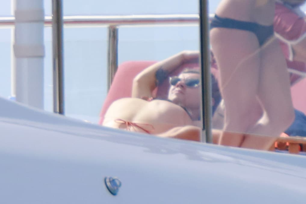 Parecía que en el bote había otras chicas...