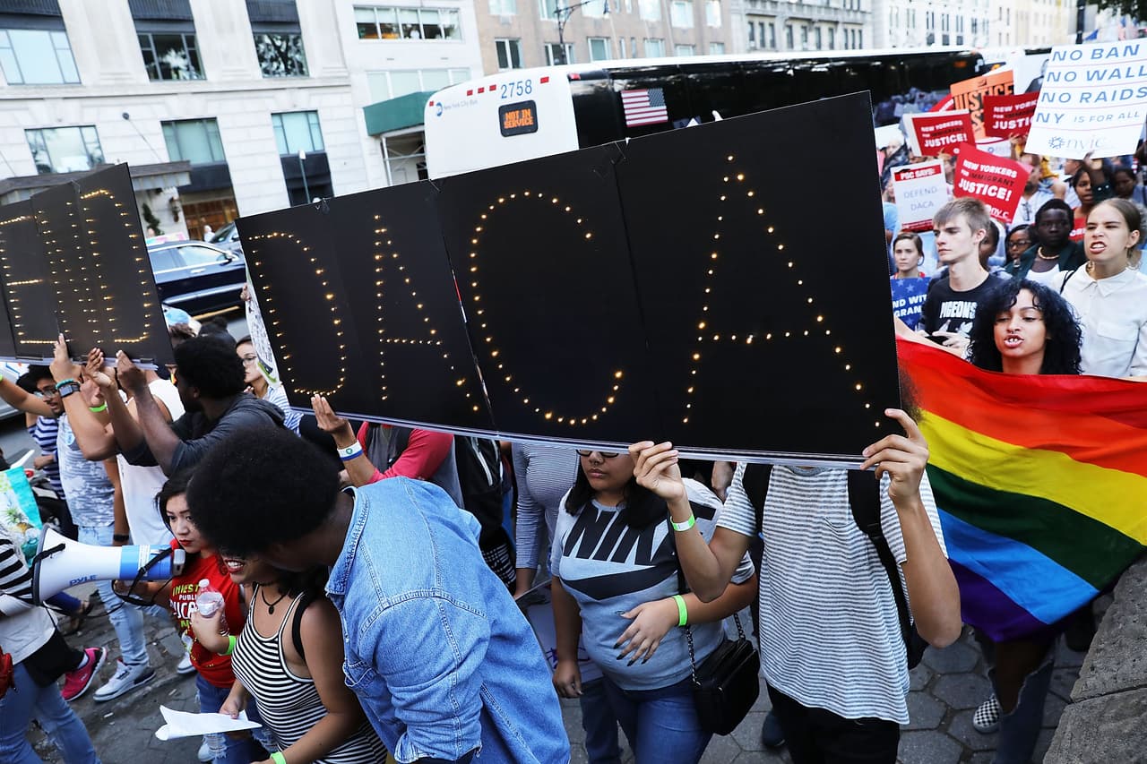 ¿Cuáles serían los escenarios para los dreamers si Trump cancela el programa DACA?