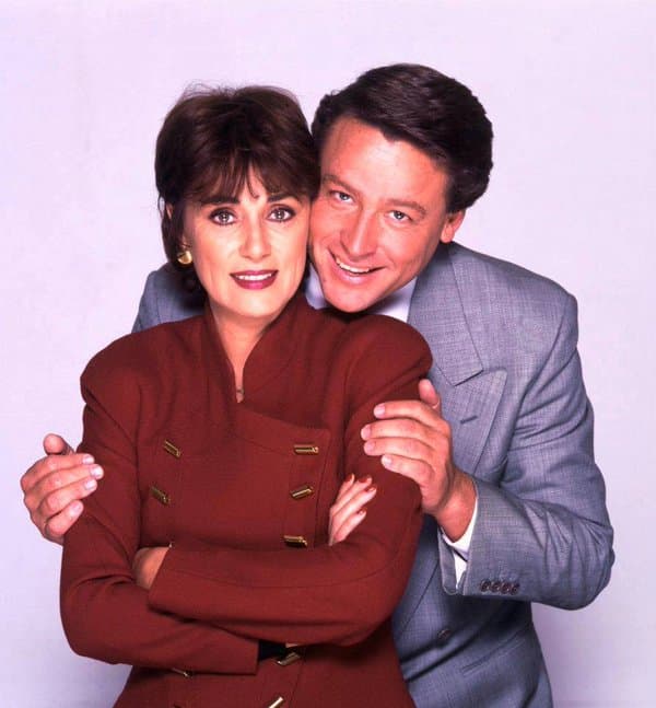 <i>Retrato de familia</i> fue protagonizada por 
<b>Helena Rojo</b> y 
<b><a href="http://www.univision.com/temas/alfredo-adame">Alfredo Adame</a></b>, la historia sólo duró 60 capítulos, pero tuvo gran éxito en paises como Estados Unidos, Ecuador y Perú.