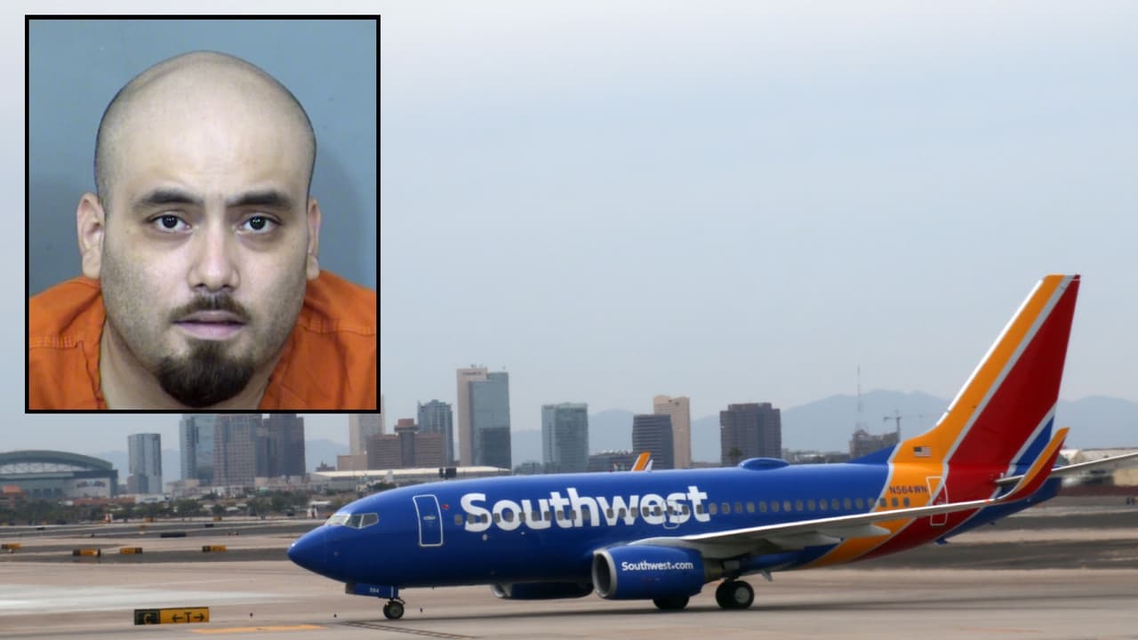 Un hombre se lanza de un avión en movimiento en la pista de aterrizaje del aeropuerto Sky Harbor de Phoenix