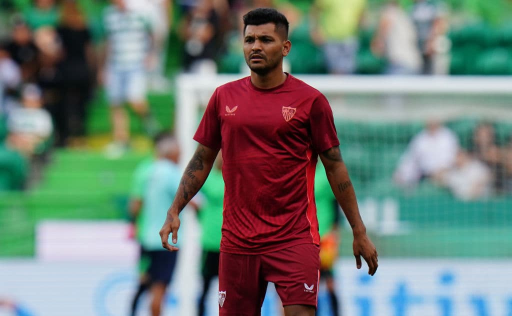 Jesús ‘Tecatito’ Corona marcó el único gol de Sevilla en el empate 1-1 ante el Sporting de Lisboa en un partido disputado en el Estadio José Alvalade de Portugal. Luego, en los penales, el club andaluz que se quedó con el Trofeo Cinco Violines.