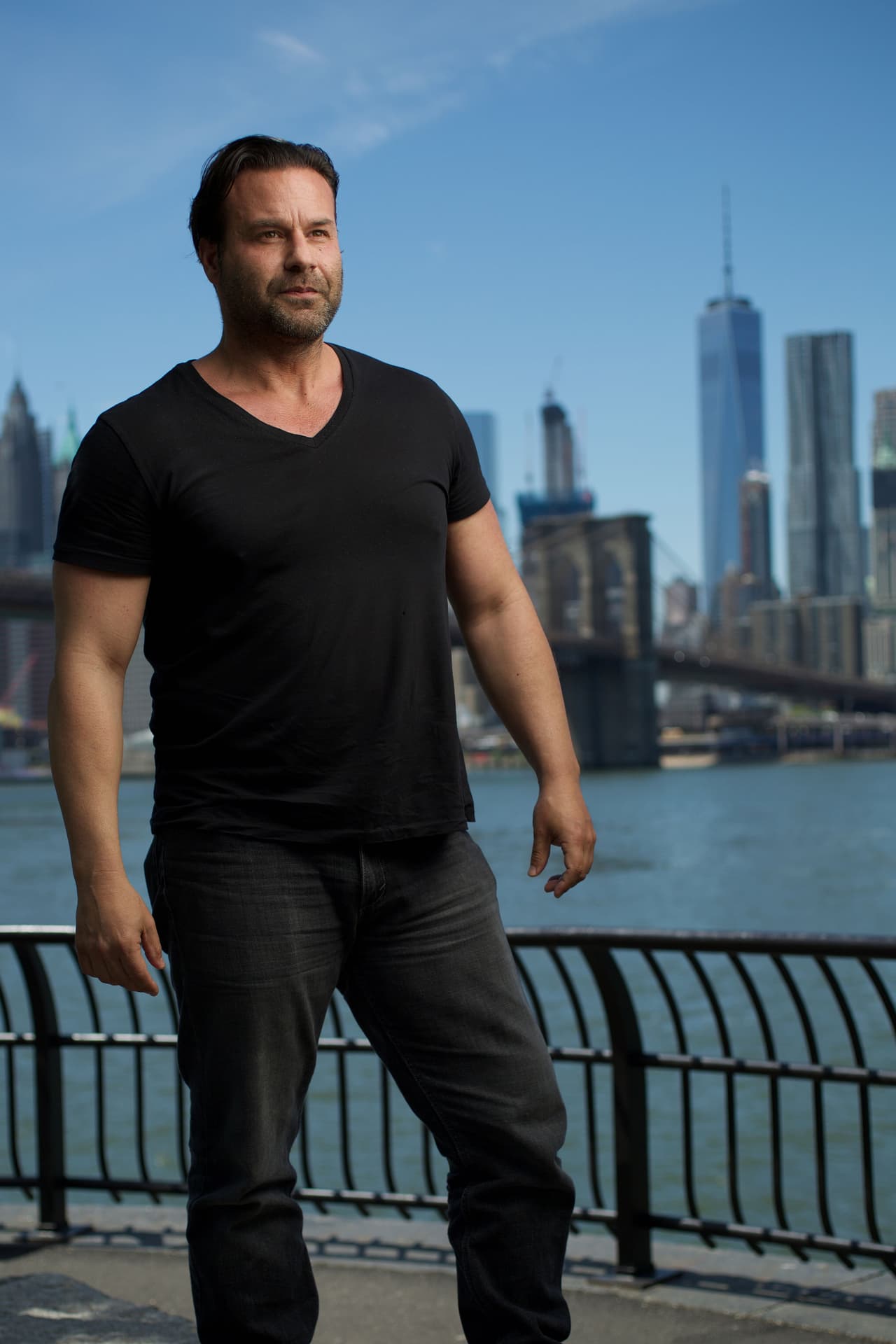 Stanulis dejó su trabajo de guardia de seguridad privado y hoy se dedica a la actuación. Su presentante, Zack Teperman, ofreció una declaración en su nombre. 
<br>