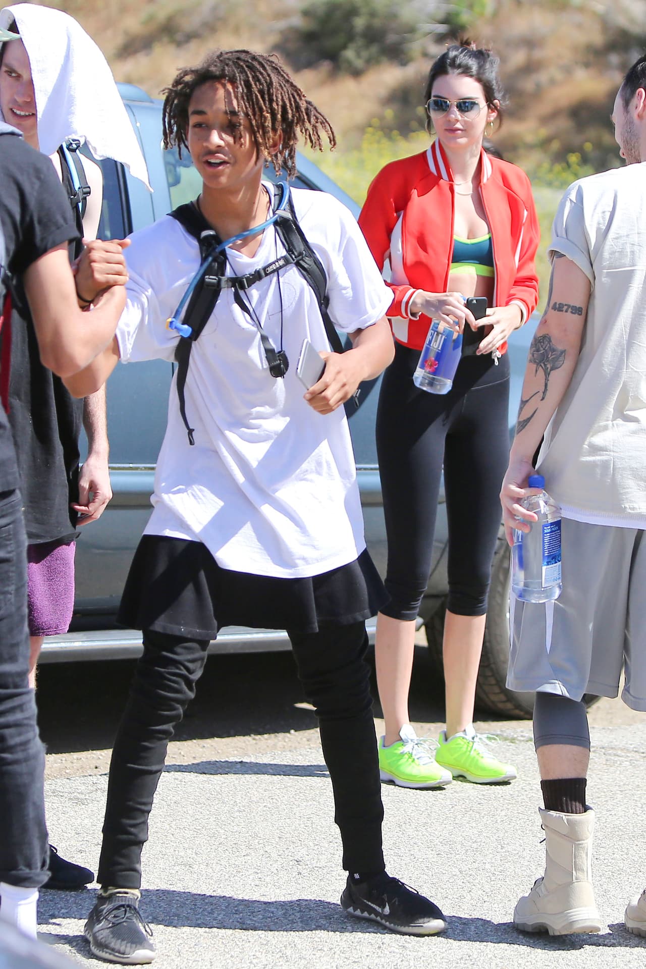 El rebelde Jaden Smith también prefiere los 'outfits' bicolores.