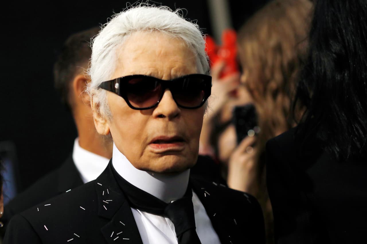 <br>Tras la muerte de Karl Lagerfeld el día de ayer, muchos se preguntan quién será el heredero de la fortuna, estimada en más de 125 millones de dólares, acumulada por el diseñador durante décadas de carrera.
<br>