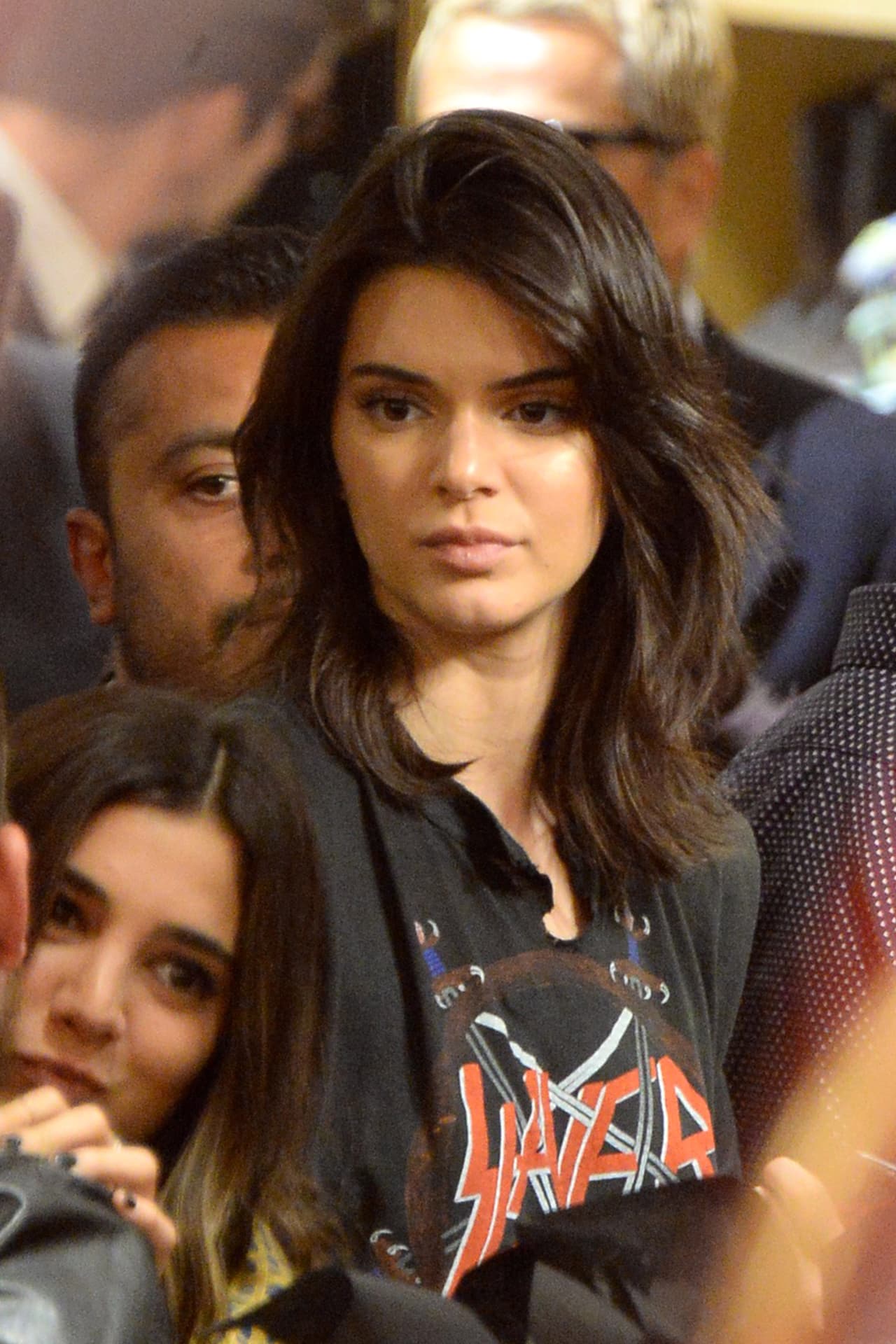 Uno de sus guardaespaldas estuvo atrás de ella todo el tiempo, para que nadie se le acercara.