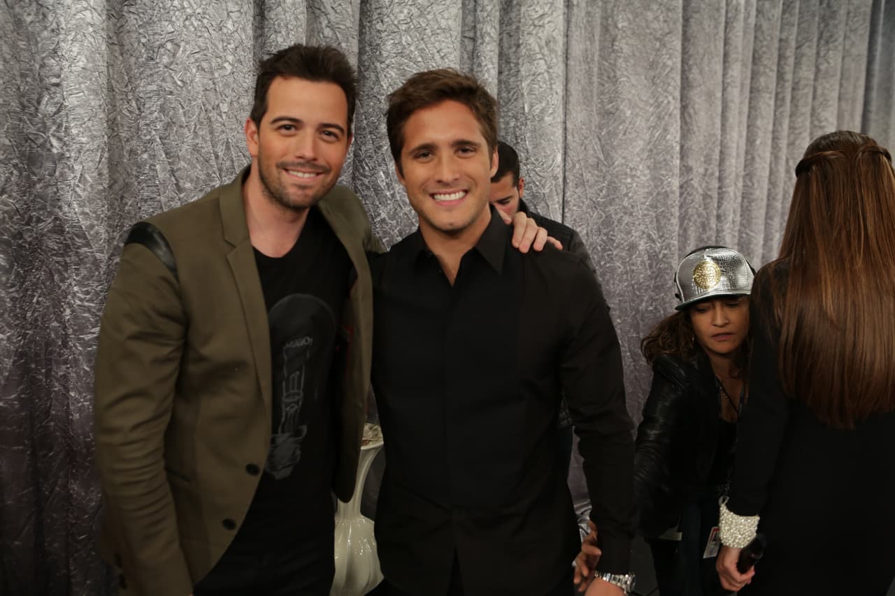 Nerviosas, traviesas y muy risueñas se mostraron las chicas tras bambalinas.