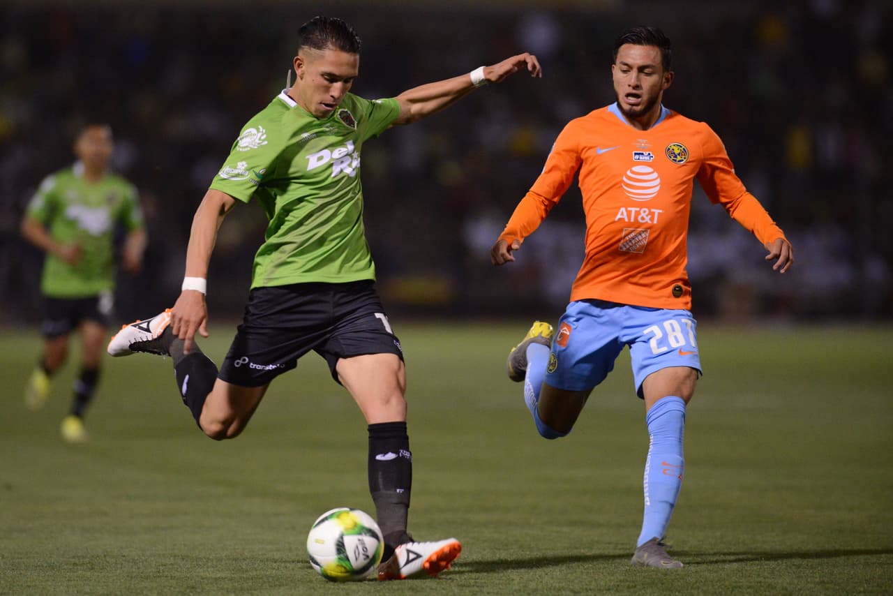 Sin embargo, y pese a la gallardía del equipo del Ascenso MX, eran los azulcremas los que mejores ocasiones de gol generaban y también las de mayor peligro.