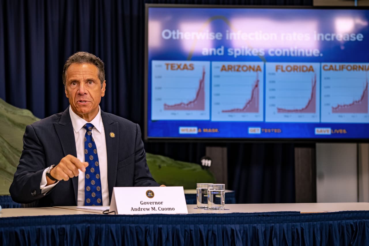 Cuestionan a Cuomo por cómo registra las muertes por coronavirus en hogares de ancianos de Nueva York