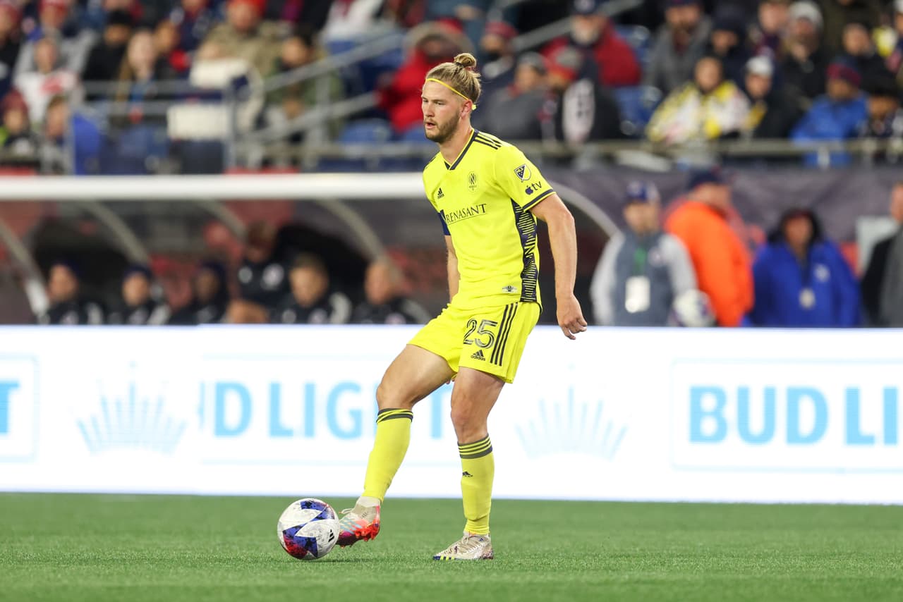 Defensor - WALKER ZIMMERMAN (Nashville SC)
<br>