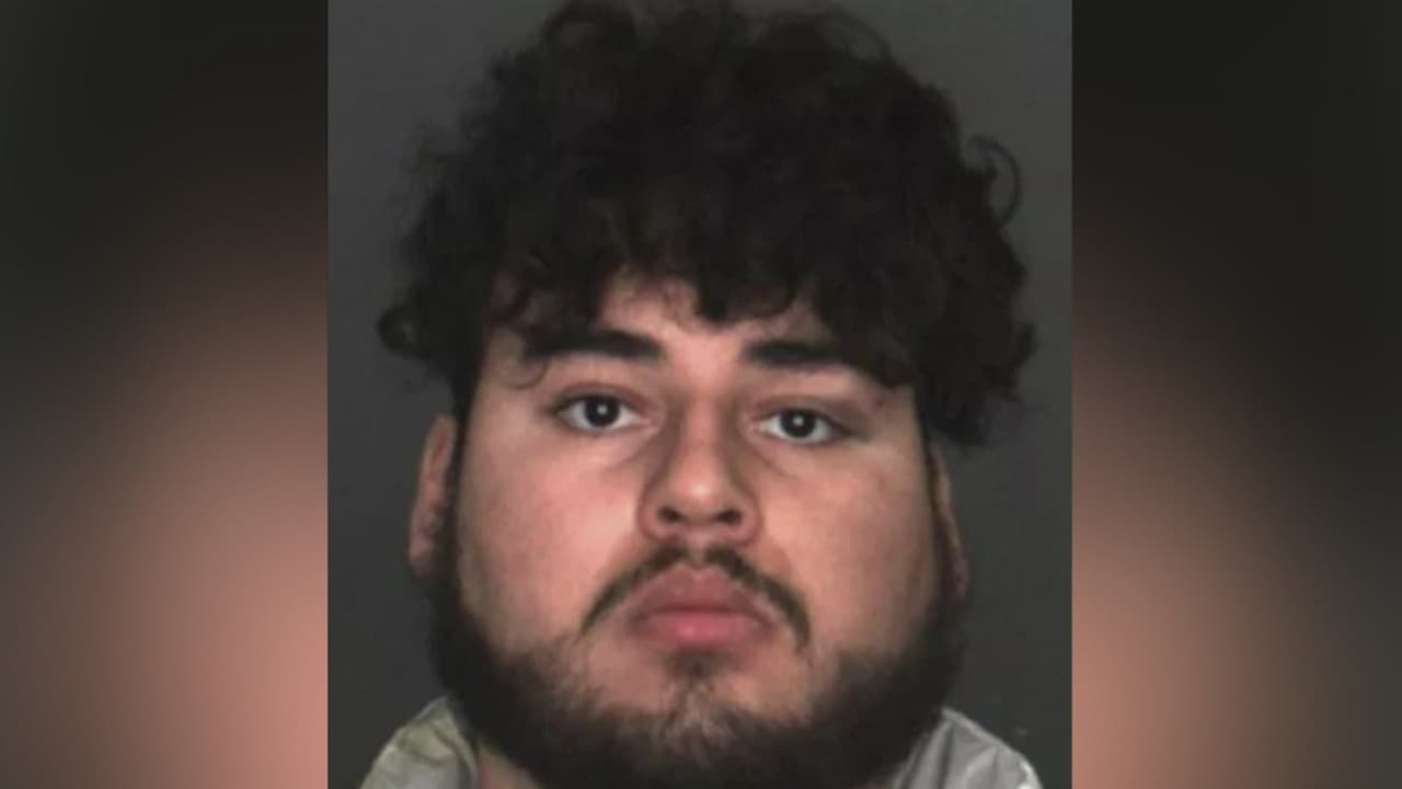 Lo acusan de matar a su madre a balazos y se cree que usó un rifle AR-15