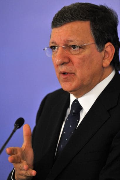 El presidente de la CE, José Manuel Durao Barroso, y el vicepresidente económico, Oli Rehn, acogieron con satisfacción el anuncio español de que pedirá apoyo europeo para la reestructuración de su sector financiero y "la respuesta positiva del Eurogrupo".