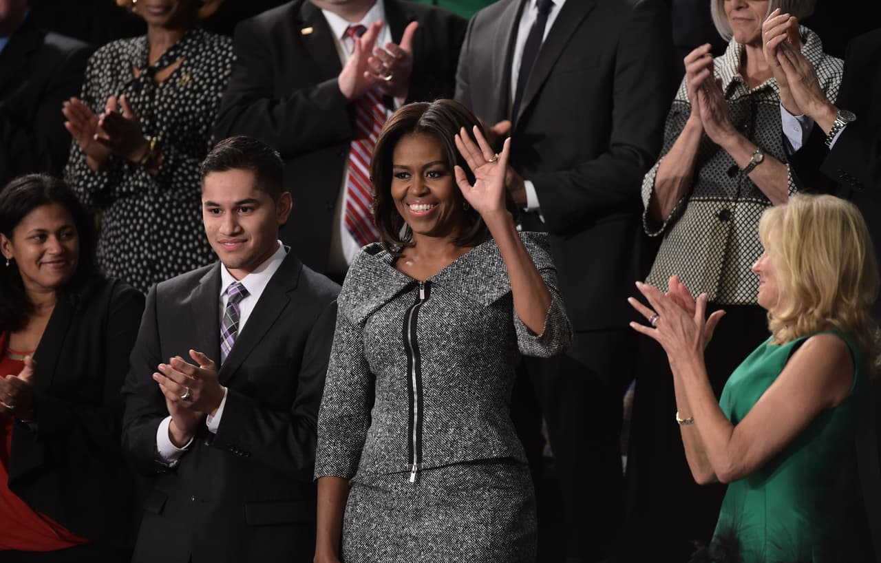 Para el discurso de los Estados de la Unión dado en 2015 por el Presidente Barack Obama, Michelle Obama eligió un sastre gris de paño que fue leído como eco de los aires conservadores que invocó su marido en esta alocución.
