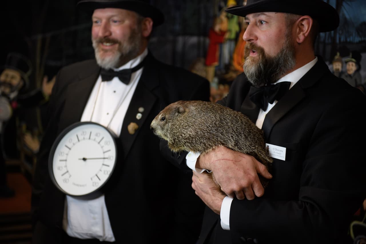 De acuerdo con uno de sus cuidadores, la marmota dijo: "Después del invierno, te espera una de las primaveras más bonitas y brillantes que hayas visto nunca".