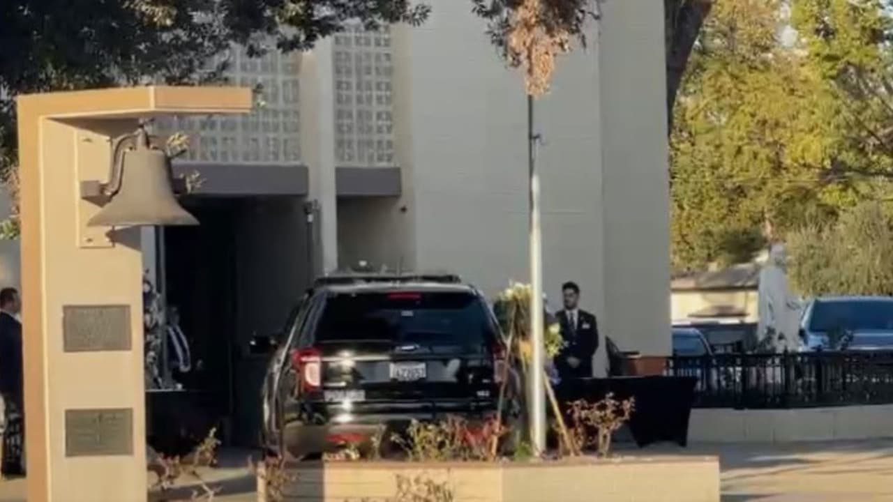 Los compañeros del oficial Carrasco Jr. estuvieron presentes en la misa.