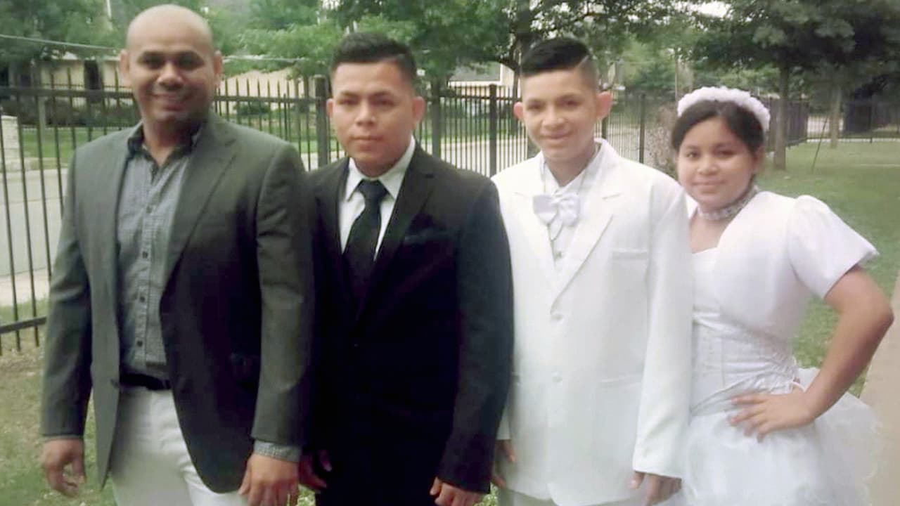 Tres adolescentes huyeron de la violencia y ahora su padre es deportado