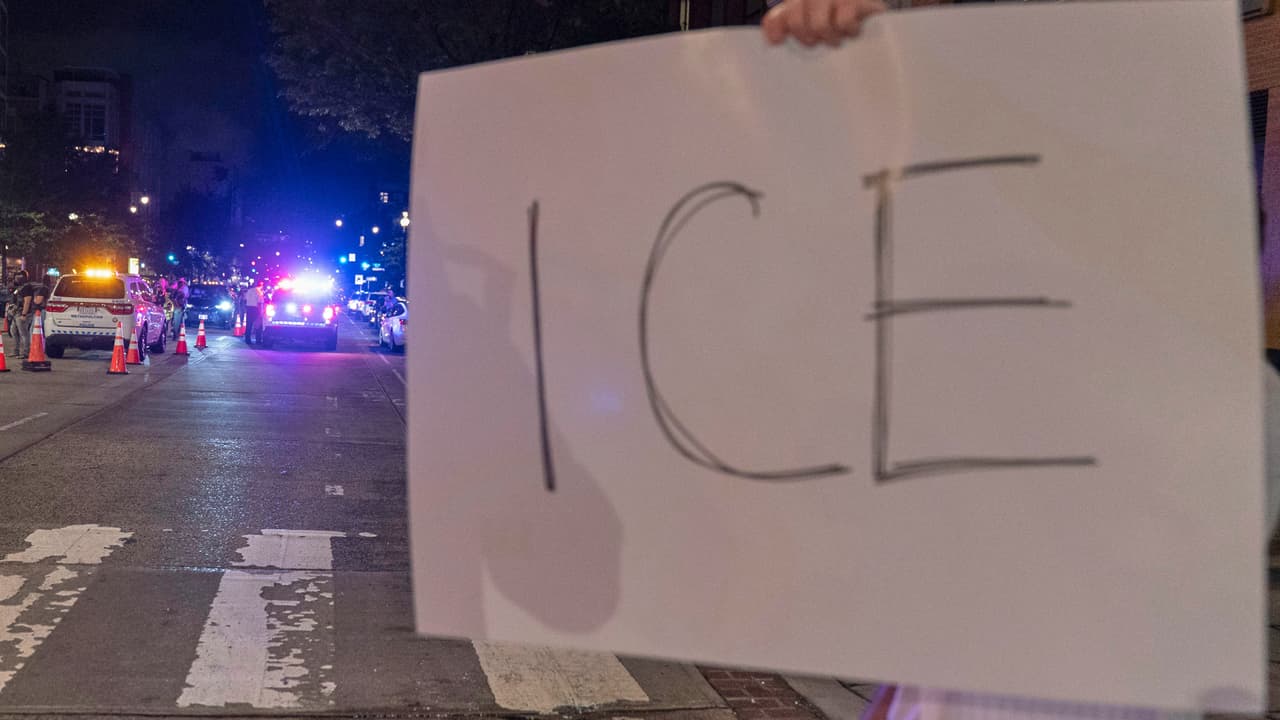 Maryland ‘desenmascara’ digitalmente a agentes de ICE; Baltimore busca proteger inmigrantes