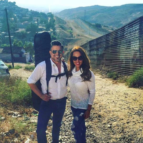 Tanya preparó una entrevista muy emotiva y especial con el salsero Luis Enrique, pues lo llevó a la frontera de México y Estados Unidos para recordar cómo cruzó siendo un inmigrante.