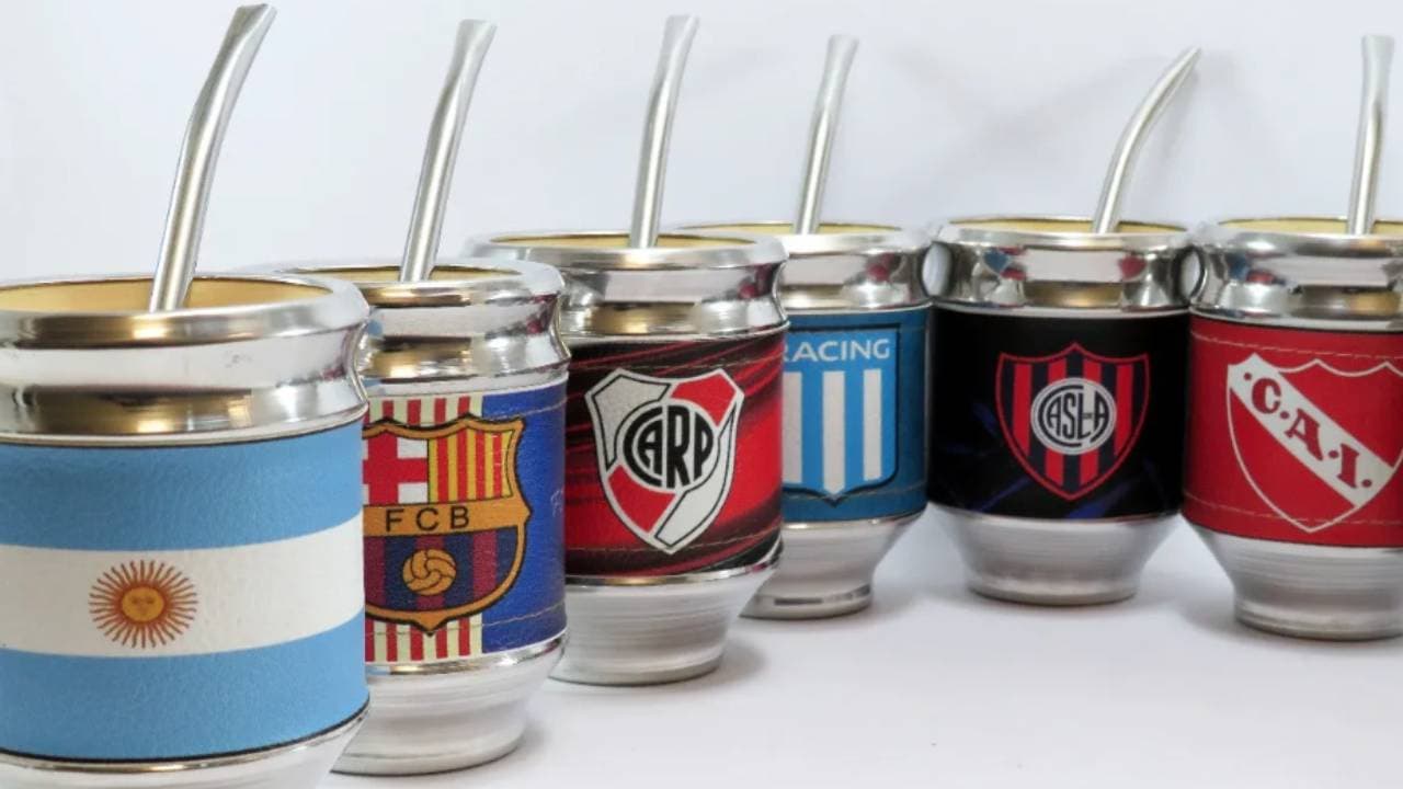 La yerba mate se ha vuelto muy popular entre los futbolistas, es una infusión que te da mucha energía, pero sobre todo que sirve para fortalecer la relación entre el equipo.
