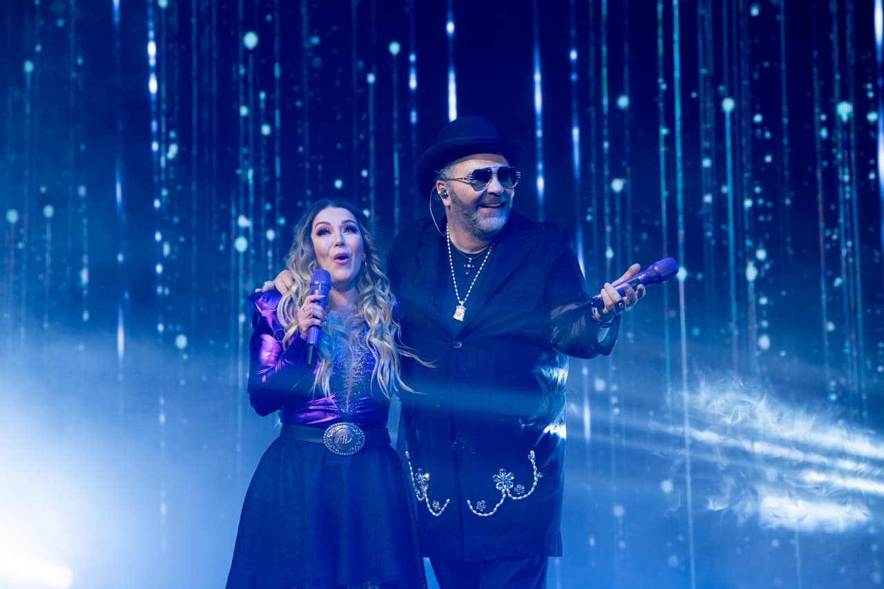 En la primera gala a Mijares se le olvidó la letra de una canción, en la segunda gala cantó con Alicia Villarreal y volvió a repetir la hazaña de olvidar la letra. Afortunadamente, los Consagrados lo tomaron de muy buena forma y bromearon con ello.