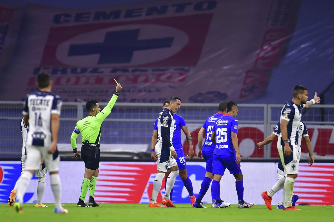 Con solitario gol de Roberto Alvarado (42'), Cruz Azul vence 1-0 a Monterrey y alargan su racha de victorias a nueve. Cruz Azul se queda como líder solitario del torneo y los Rayados bajan a cuarto lugar y podrían caer al quinto si es queToluca vence al Pachuca.