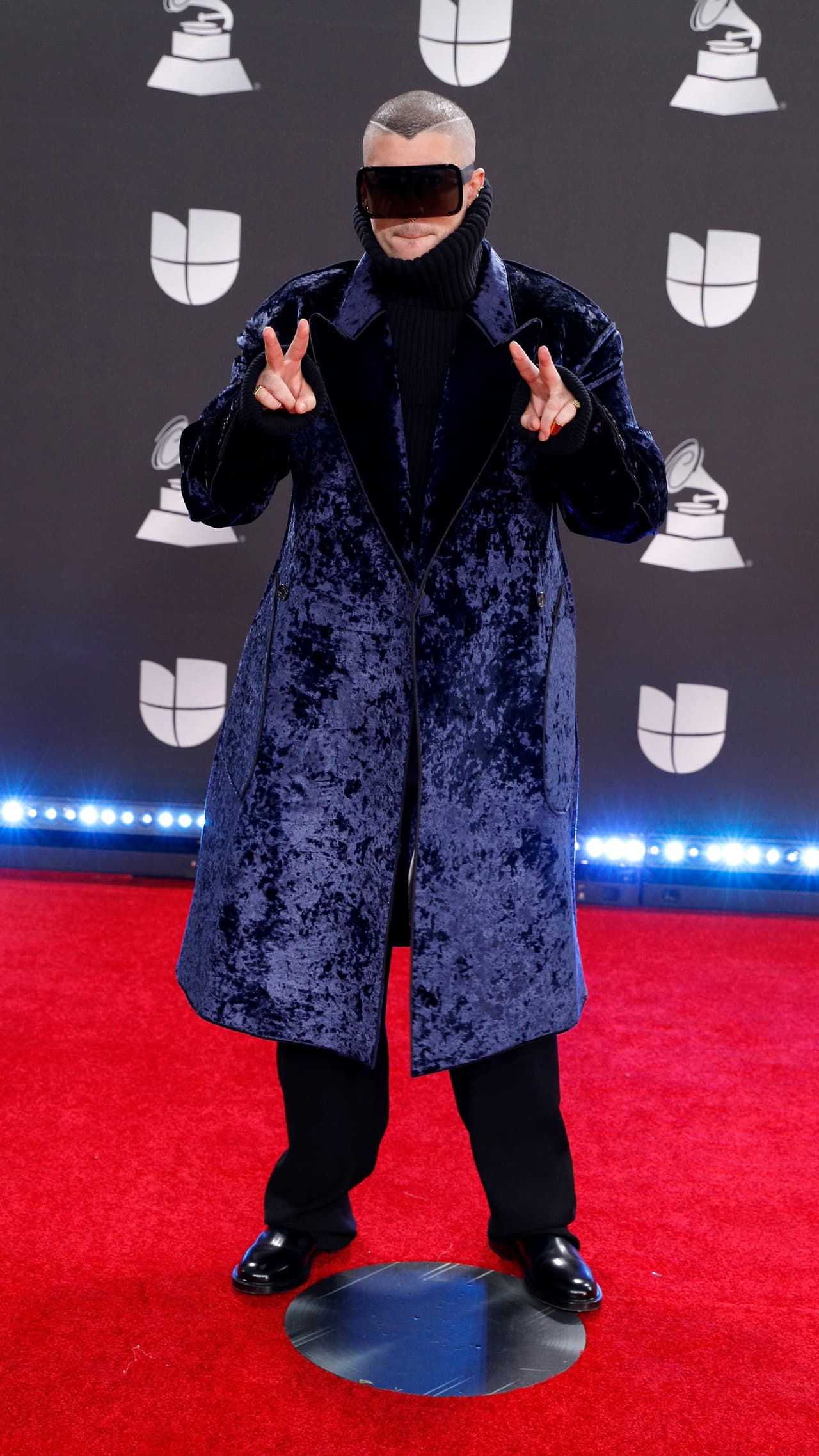 La presencia latina en categorías en inglés también se hizo presente gracias a Bad Bunny con la canción ‘Un día (One day)’ que interpreta en colaboración con Dua Lipa & Tainy. Ellos compiten en la categoría Mejor Actuación de Dúo/Grupo Pop contra Justin Bieber y Quavo, por ‘Intentions’; el grupo coreano BTS, por ‘Dynamite’; Lady Gaga con Ariana Grande, por ‘Rain on me’; y Taylor Swift y Bon Iver, por ‘Exile’.
<br>