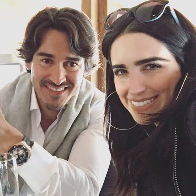 11. La boda religiosa se realizó en una hacienda en Querétaro, en México, donde recibieron a decenas de familiares y amigos, entre los que destacaron sus compañeros de la exitosa serie '
<b><a href="http://www.univision.com/series/rosario-tijeras">Rosario Tijeras</a></b>'. Mientras que su boda por el civil contó con apenas 20 personas y se efectuó en la Ciudad de México.